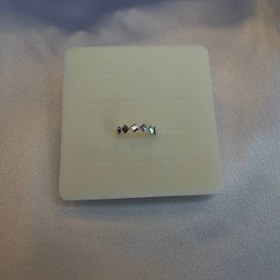 تصویر پرسینگ بینی نگین دار 