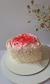 تصویر کیک تولد قلبی گل 