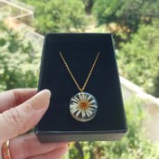 تصویر گردنبند دخترانه و زنانه بابونه رزینی 