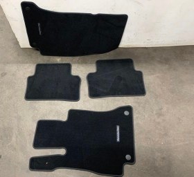 تصویر موکت کف پایی بنز ٢١٢ مشکی Parts kit