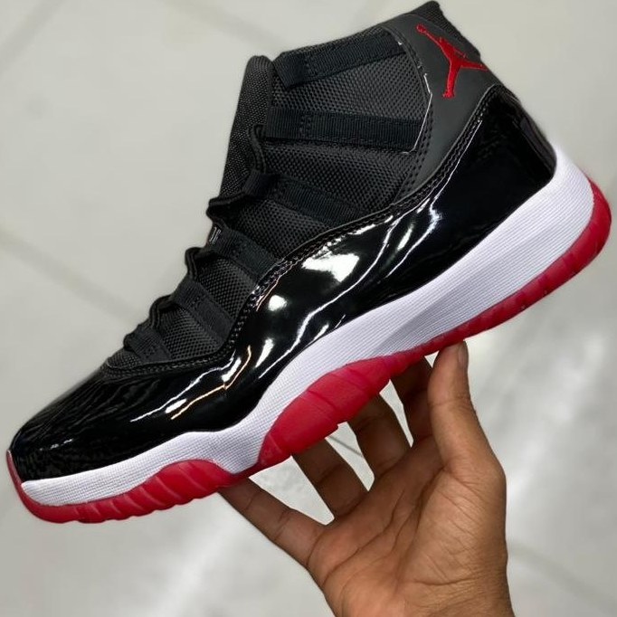 Jordan 11s outlet black and red