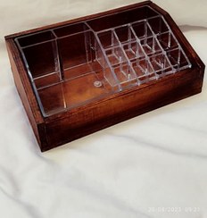 تصویر استند چوبی لوازم آرایشی 