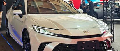 تصویر چراغ جلو تویوتا کمری هیبرید 2024 