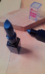 تصویر رژلب حرارتی مشکی 