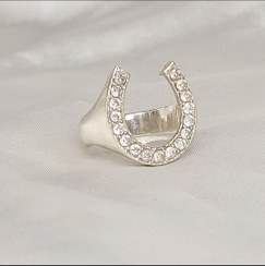 تصویر انگشتر نقره نعل نگیندار Silver horse shoe ring