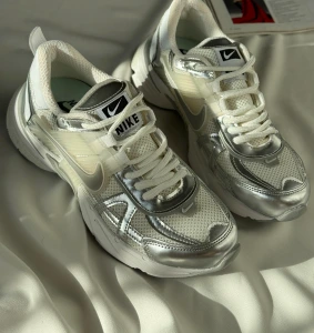 تصویر فروشگاه ولوت شوز