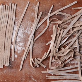 تصویر نودل گندم سیاه 