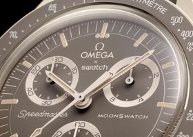 تصویر ساعت امگا مدل Omega Swatch Earth Desert 