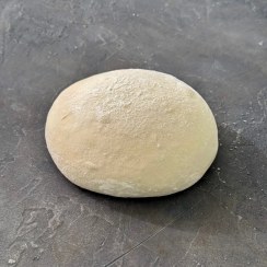 تصویر خمیر پیتزای ایتالیایی ناپولیتن 