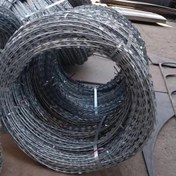 تصویر سیم خاردار تبری و سوزنی ۶ متری 