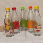 تصویر بطری آب گلدار درب رنگی شیشه ای محصول پیشتازان در 5طرح و رنگ متنوع و زیبا باکیفیت 