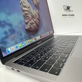 تصویر لپ تاپ MacBook pro 2018 