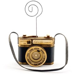 تصویر هولدر چوبی عکس و یادداشت طرح دوربین با روکش چرمی | پایه دکوری لوکس و نوستالژیک 