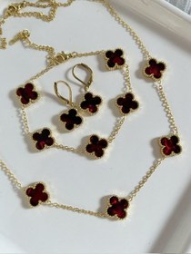 تصویر ست ونکلیف قرمز 