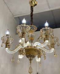 تصویر لوستر کلاسیک کرم و سفید شش شاخه 