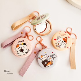 تصویر آینه جاکلیدی دار گربه 