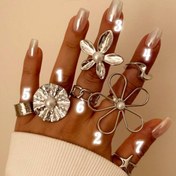 تصویر انگشتر نقره‌ای فشن فانتزی پینترستی استیل آبکاری نقره برند زارا Zara طرح ترند و خاص گل مروارید پرورشی و منحنی مناسب تمامی استایل ها Fashion design Rings Flower & fantastic style - Zara accessories