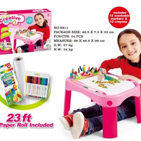 تصویر میز نقاشی به همراه وسایل 