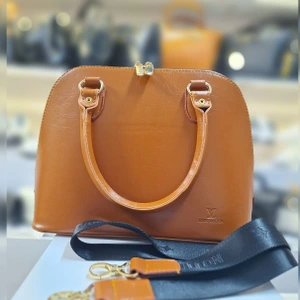 تصویر فروشگاه کیف و کوله شیک سال