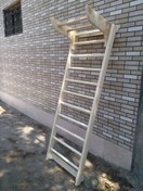 تصویر نردبان چوبی ۲.۵ متری ۱۳ پله با میله بارفیکس 