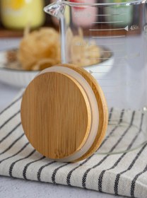 تصویر روغن ریز درب چوبی 