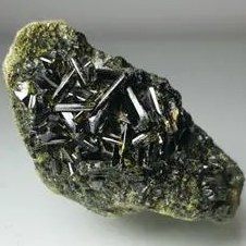 تصویر اپیدوت سیاه (Epidote) 