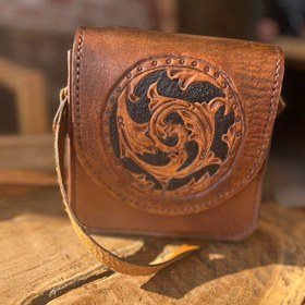 تصویر کیف چرمی قلم زنی 