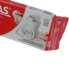 تصویر خمیر هواخشک داس خمیر هوا خشک داس کیفیت بسیار بالا در مجاورت هوا خشک می شود انعطاف پذیری بالا قابلیت رنگ آمیزی آسان بدون بو عدم چسبندگی به سطح لباس و دست مناسب سطوح مبتدی تا پیشرفته موجود در دو رنگ سفید و قهوه ای 500 میل و 1000 میل و