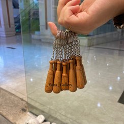 تصویر جاکلیدی چوبی طرح میل باستانی 