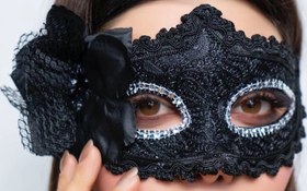 تصویر نقاب بالماسکه زنانه با رنگبندی و طرح بندی متنوع بسیار جذاب و خاص masquerade mask