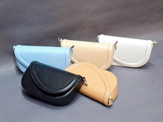 تصویر کیف دوشی زنانه چرم مصنوعی طرح نیم‌دایره 