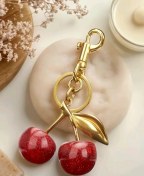 تصویر ست کیف زنانه و مردانه طرح آلبالو 