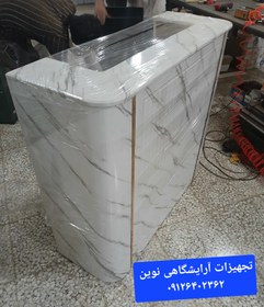 تصویر کانتر آرایشگاهی بغل پارچه‌ دررنگ بندی متنوع کرکره ای 