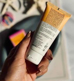 تصویر کرم ضدآفتاب بی رنگ بایفاس +50 spf حجم 50 میل 