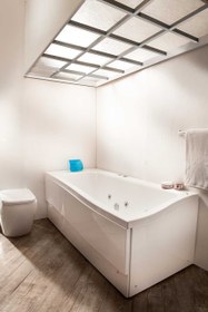 تصویر وان حمام پرشین استاندارد مدل لیندا 