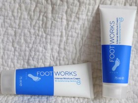 تصویر کرم پا مرطوب کننده قوی 24 ساعته آون مناسب پوست های حساس آون Avon Foot Works 24h Intense Moisture Cream