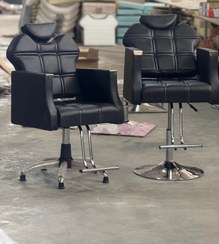 تصویر صندلی آرایشگاهی گلایول چرم مشکی براق پایه پنج پر طلایی 