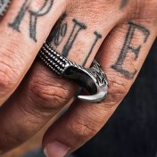 تصویر انگشتر استیل مردانه طرح ناخن اژدها 