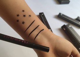 تصویر خط چشم استامپی Stamp Eyeliner