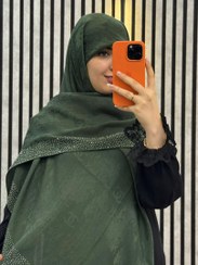 تصویر روسری وال اسلپ پتینه نگینی طرح چنل (شنل) رنگ سبز 