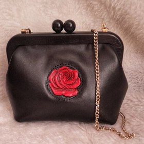 تصویر کیف چرم طبیعی گاوی دهانه چوبی 