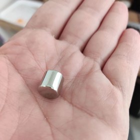 تصویر آهن ربا نئودیمیوم استوانه ای سایز ۱۰x۱۰ میلیمتر بسته ۱۰ عددی 