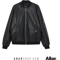 تصویر ژاکت چرم زنانه برند پل اند بیر رنگ مشکی مدل PULL&BEAR Faux leather oversize bomber jacket 