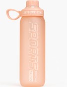 تصویر بطری ورزشی YUFAN مدل SPORTS رنگ هلویی مات با طراحی لطیف و مینیمال، ساخته‌شده از پلاستیک تریتان مقاوم و بدون BPA، همراهی زیبا و بادوام برای ورزش، سفر و استفاده روزمره است. 