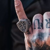 تصویر انگشتر استیل مردانه سپر شوالیه 