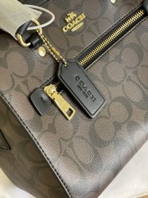 تصویر کیف کوچ صندوقی (Coach) 