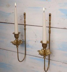 تصویر شمعدان دیواری برنجی زنبق ( دست‌ساز ) 