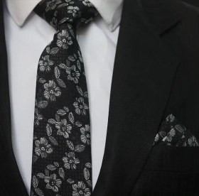 تصویر کراوات مشکی طوسی طرحدار گل برگ برند Piero Butti 