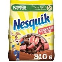 تصویر کورن فلکس شکلات و توت فرنگی نسکوییک مدل توپی و بالشتی (310 گرم) nesquik 