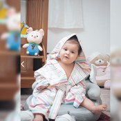 تصویر حوله تنپوش کلاهدار چهارخانه 